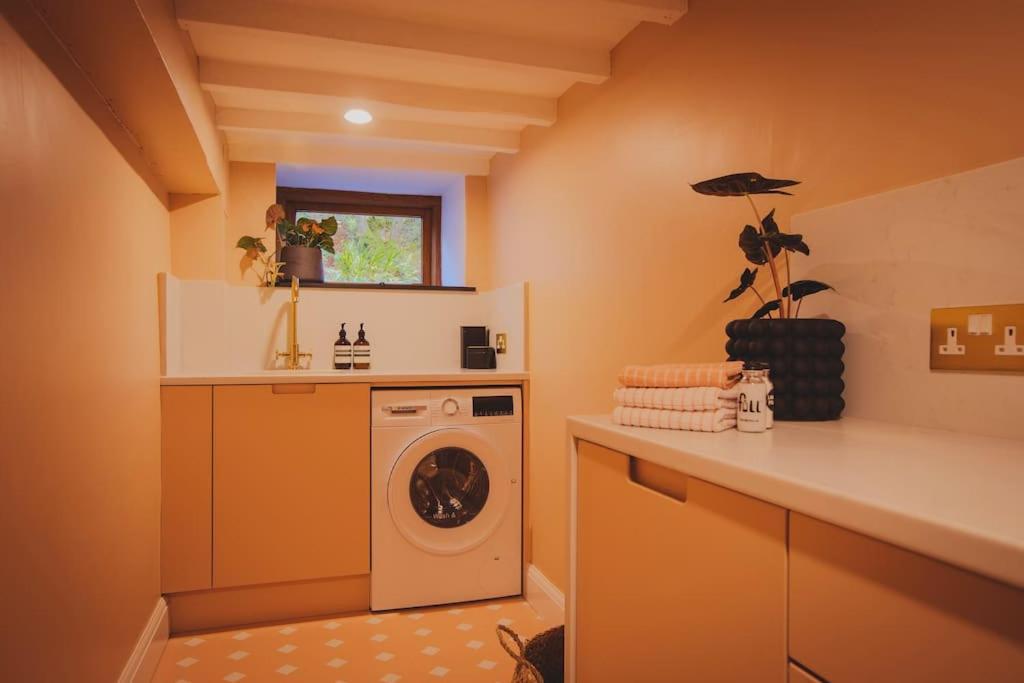 River Cottage, A Luxurious And Cosy Riverside Cottage For Two Welshpool Extérieur photo