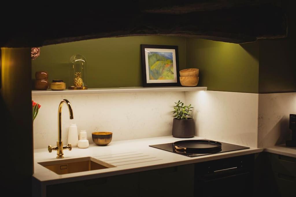 River Cottage, A Luxurious And Cosy Riverside Cottage For Two Welshpool Extérieur photo